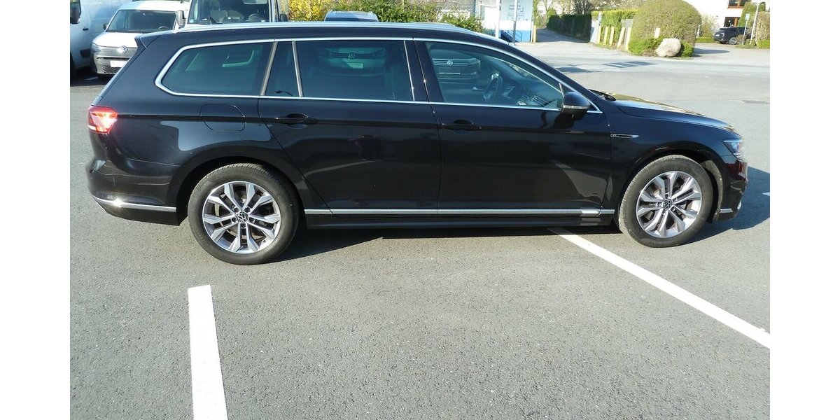 VW Passat Variant R-Line 2.0 TDI DSG Leder Navi LED 135.000 km 20.900 &euro; Ratingen 40885