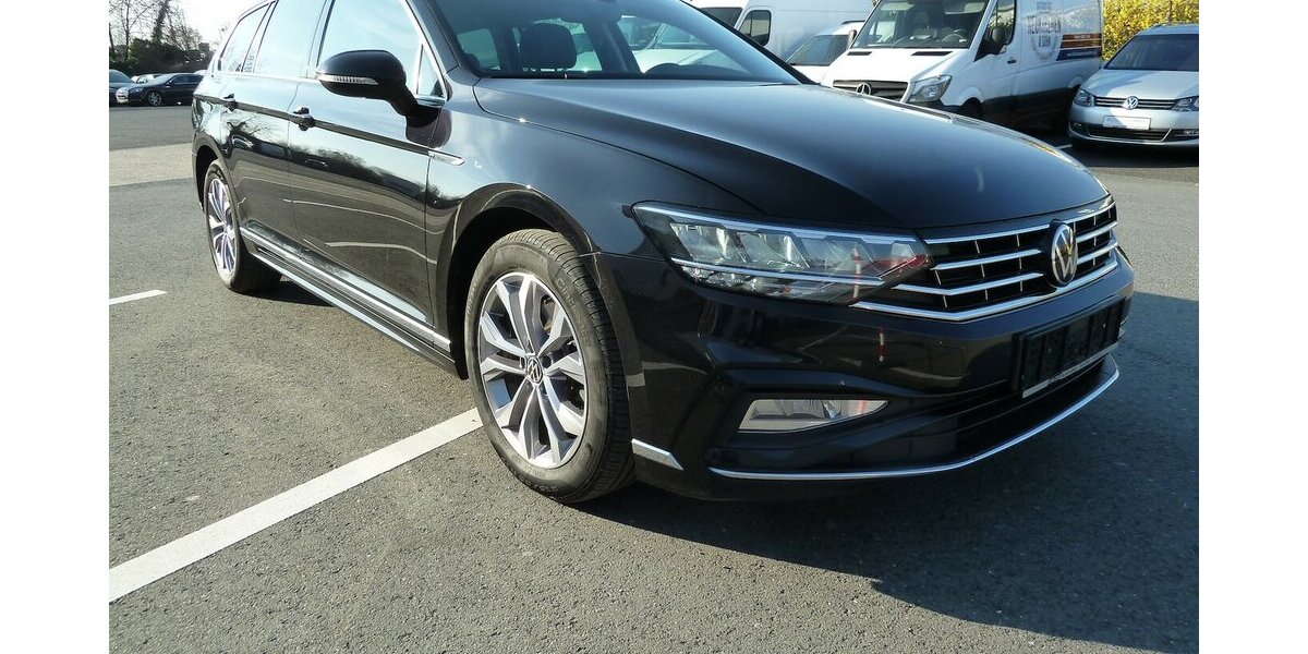 VW Passat Variant R-Line 2.0 TDI DSG Leder Navi LED 135.000 km 20.900 &euro; Ratingen 40885